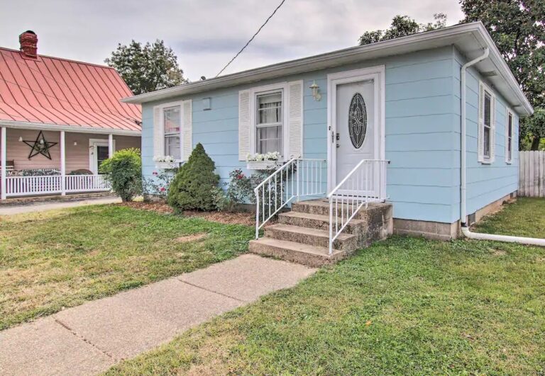 Blue Cottage 768x531