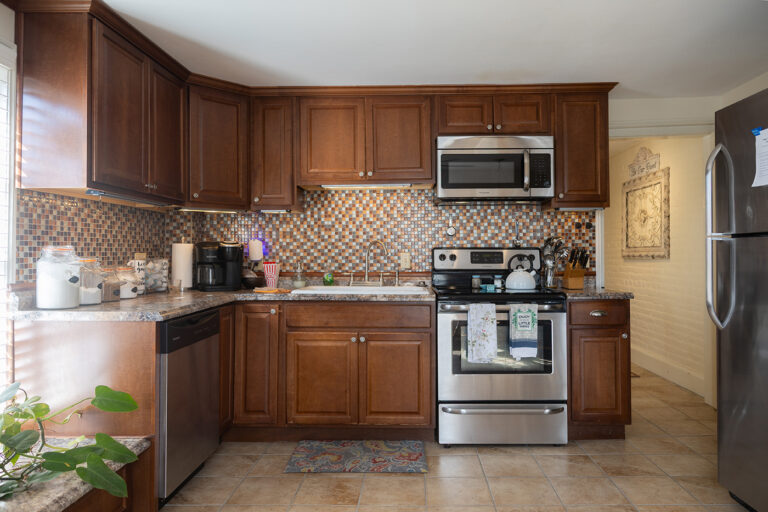 JL3A7008 copy 768x512