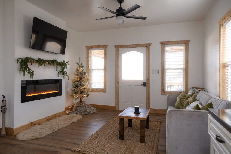 JL3A8143 copy 768x512