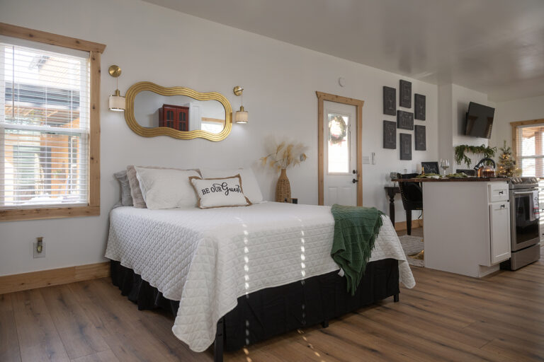 JL3A8172 copy 768x512